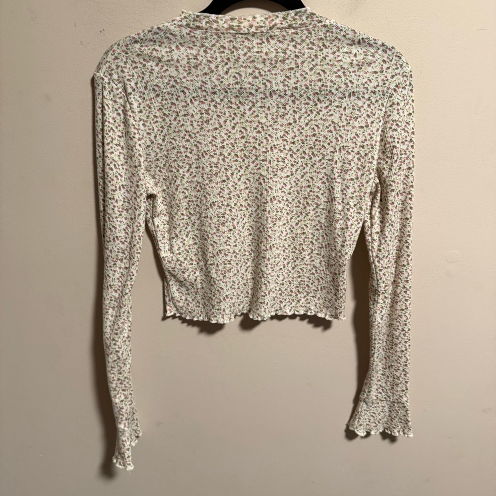 Storia Scalloped High Neck Dainty Long Sleeve Floral Tee- Size Medium - Picture 4 of 6